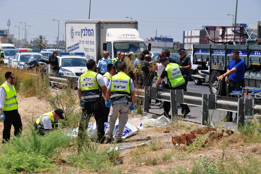  بالصور: مصرع مواطن بحادث طرق ذاتي في شارع 40 بمدينة اللد